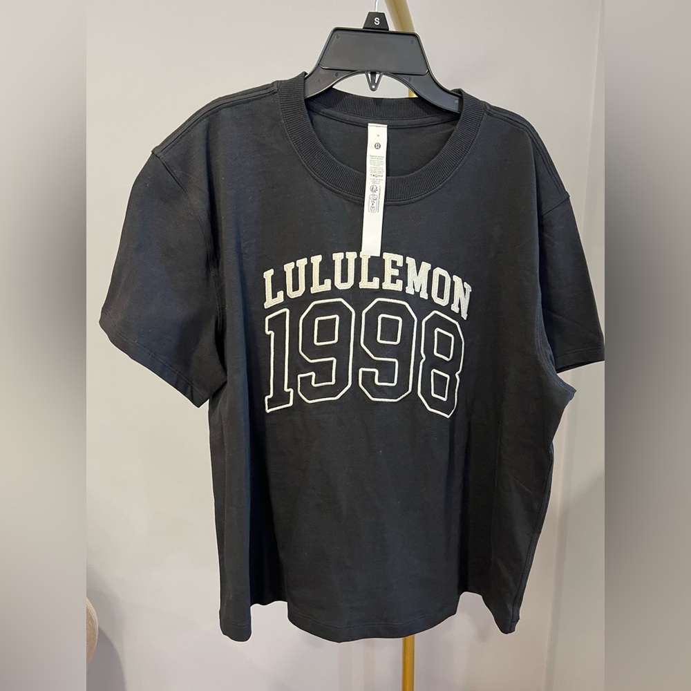LULULEMON T-SHIRT